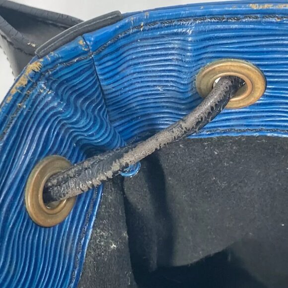 LOUIS VUITTON Epi Petit Noe drawstring Bicolor Shoulder Bag - Picture 13 of 16